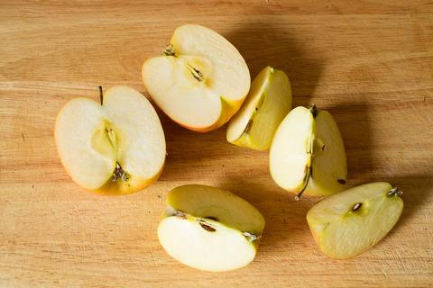 Apfel halbiert