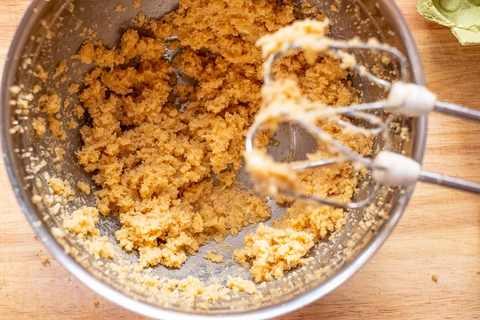 Butter mit Zucker verrühren