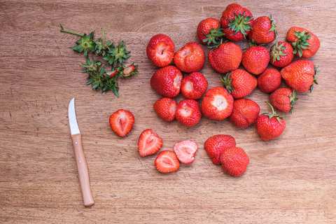 Erdbeeren putzen
