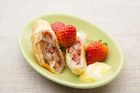 Erdbeerstrudel mit Pudding