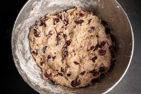 Verkneter Stollenteig