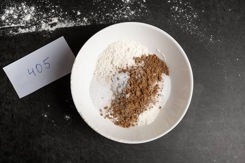 Stollengewürz mit Mehl und Salz
