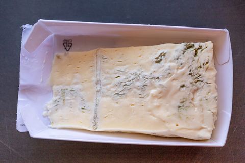 Frischer Gorgonzola für die Käsepizza