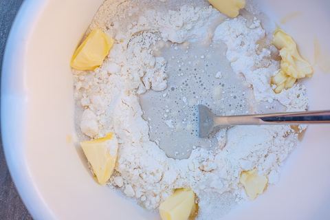Hefeteig anrühren