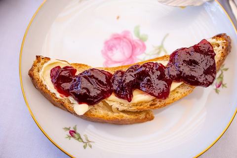 Hefezopf mit Marmelade