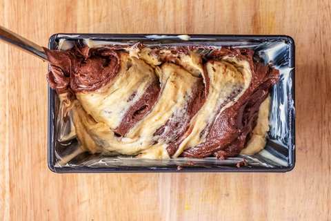 Kastenform mit Marmorkuchenteig