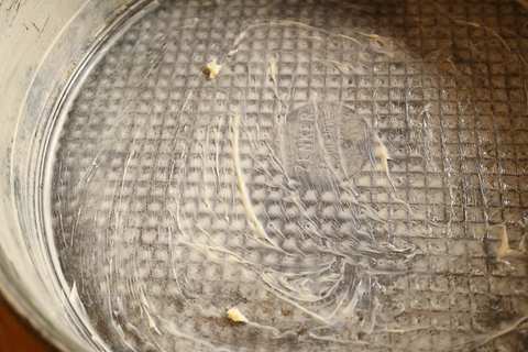 Kuchenform mit Butter