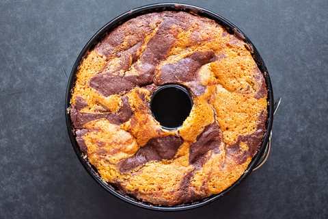 Marmorkuchen in der Kuchenform