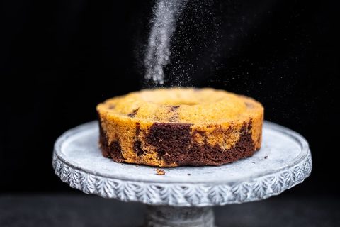 Marmorkuchen mit Puderzucker