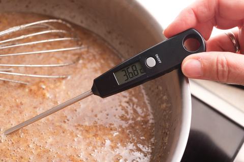 Temperatur von Nussmasse kontrollieren