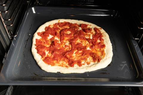 Pizza auf Backblech backen