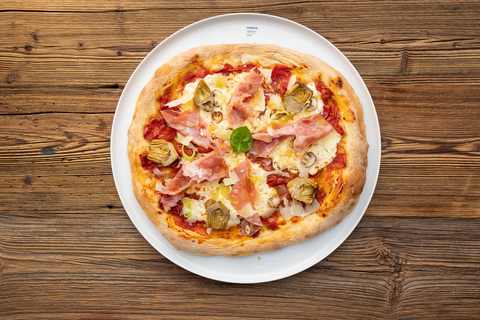 Pizza fertig gebacken