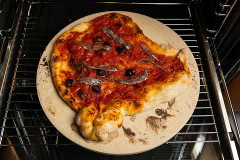 Sardellen Pizza im Backofen