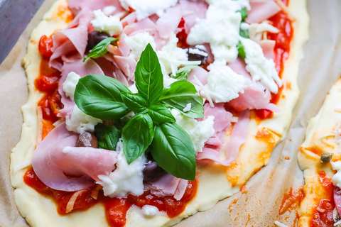 Pizza Schinken roh belegt