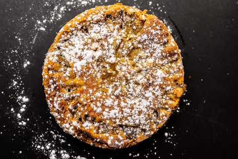 Rhabarberkuchen mit Puderzucker