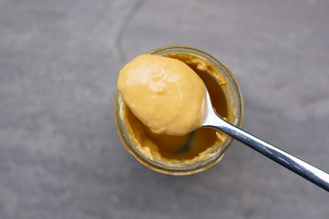 Senf auf Löffel
