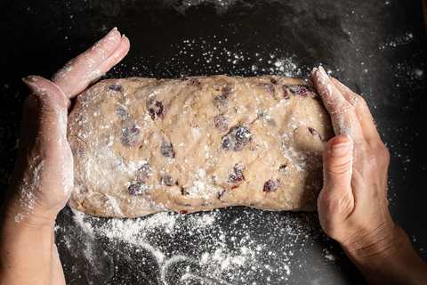 Stollen wickeln und formen