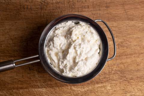 Stracciatella Käse passieren