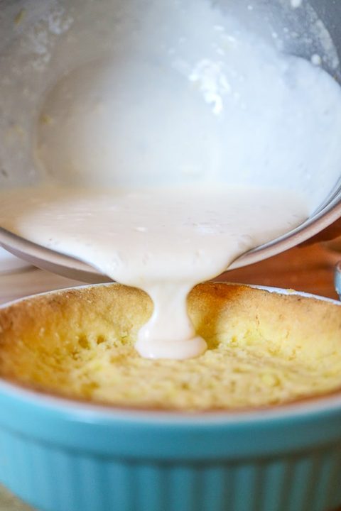 Füllung für Kuchen eingießen