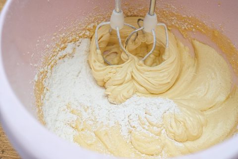 Teig mit Mehl