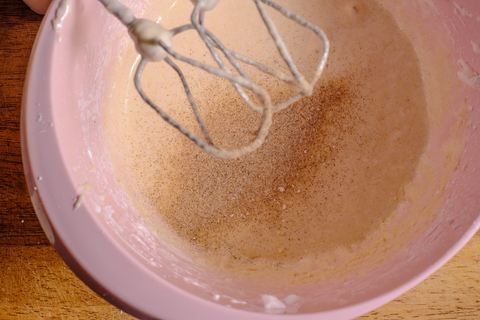 Teig mit Vanillezucker ergänzen