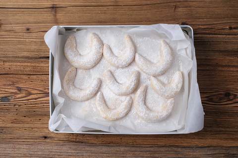 Vanillekipferl in der Blechdose