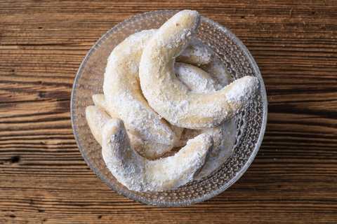 Vanillekipferl servieren