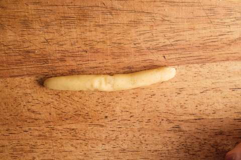 Rollen formen für Vanillekipferl