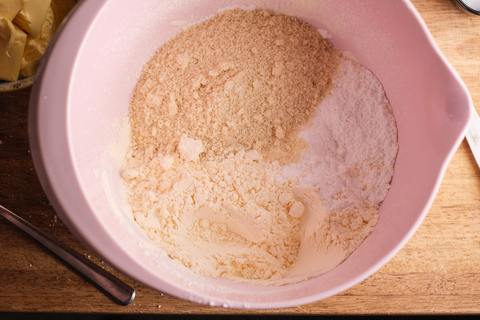 Trockene Zutaten für den Vanillekipferl Teig