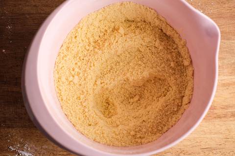 Verrührter Vanillekipferl Teig in der Schüssel