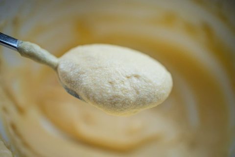 Waffelteig auf dem Löffel