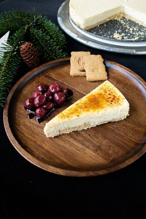 Weihnachtskuchen mit Zimtkirschen und Karamell-Kruste