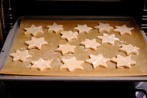 Zimtsterne backen