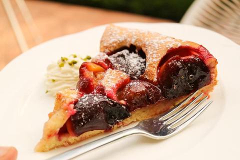Pflaumenkuchen auf dem Teller